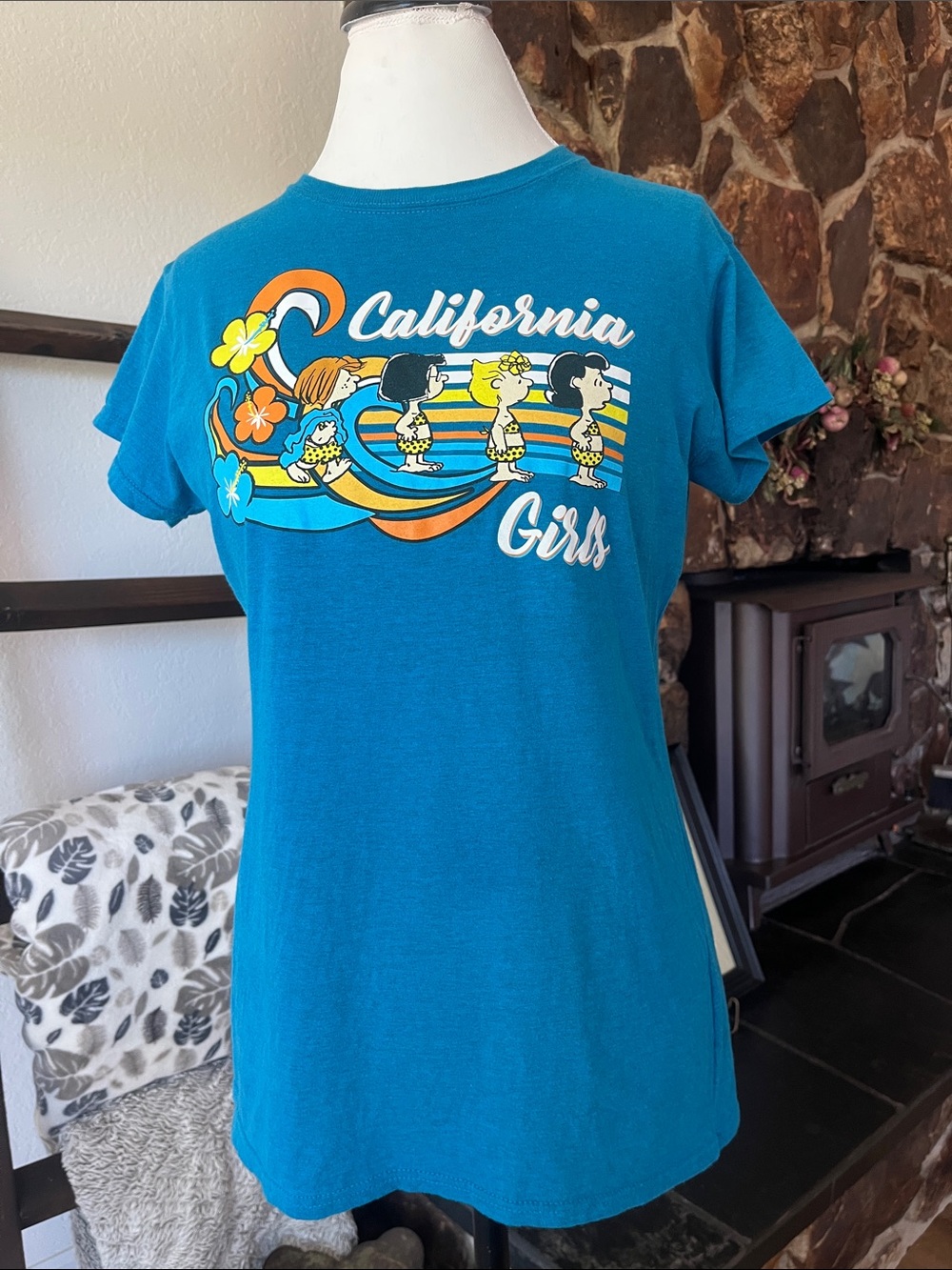 🌴 Peanuts California Girls Graphic Tee | Women’s L
